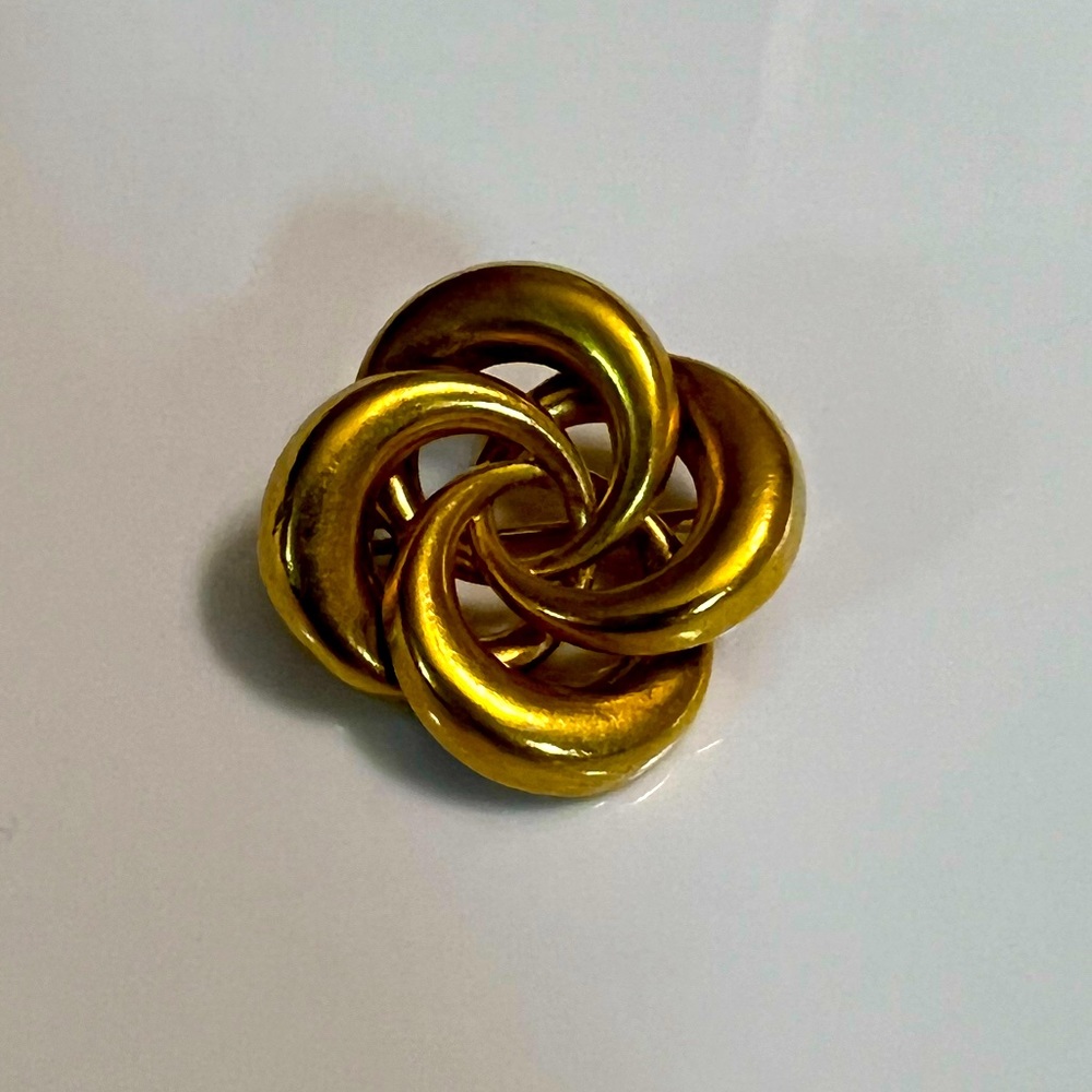 14ky Knot Brooch
